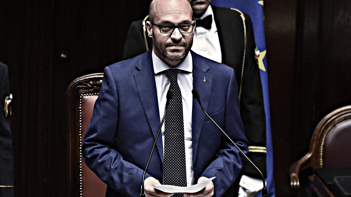 Fontana eletto senza patemi alla guida della Camera. L’opposizione si spacca in tre