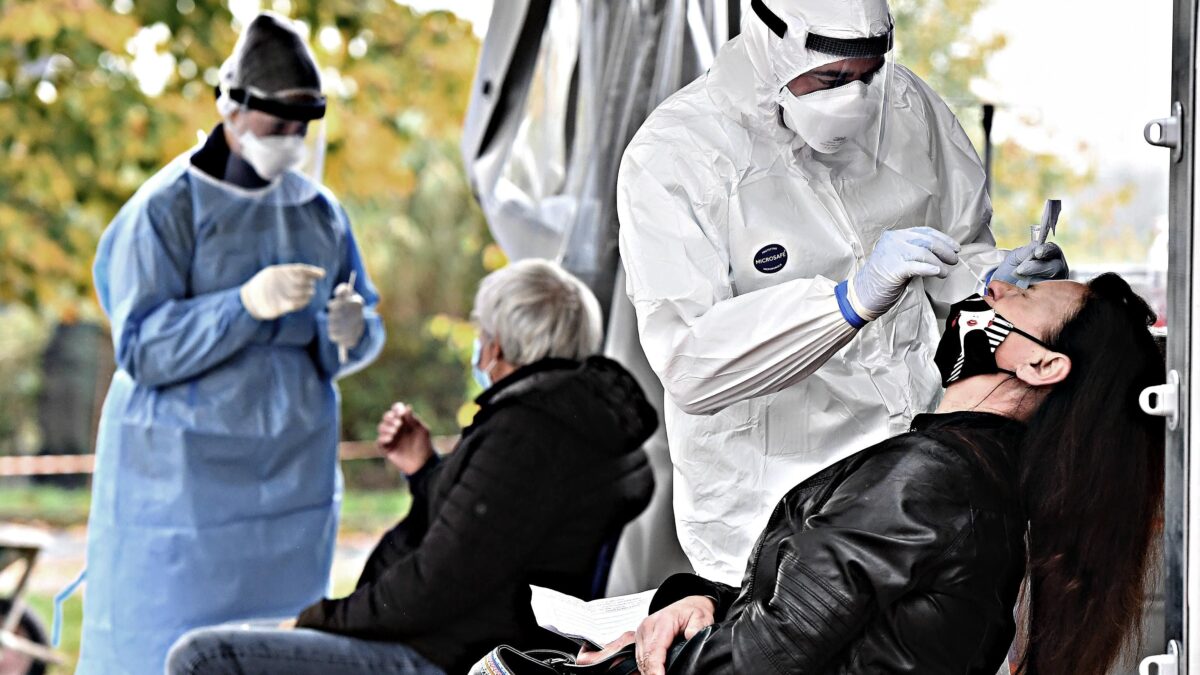 Ora stop alle multe per i vaccini. E ai tamponi