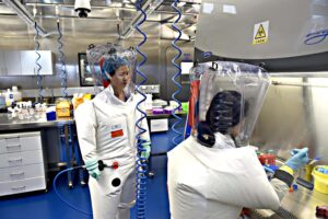A Boston fanno gli stregoni col virus. Creata una variante mortale all’80%