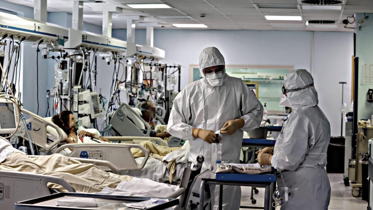 Torna la litania sulle intensive piene di non vaccinati. Ma il vero nodo sono le cure