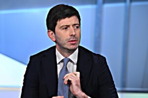Fdi: «Stop alle multe ai no vax». Ora il governo reintegri i sanitari