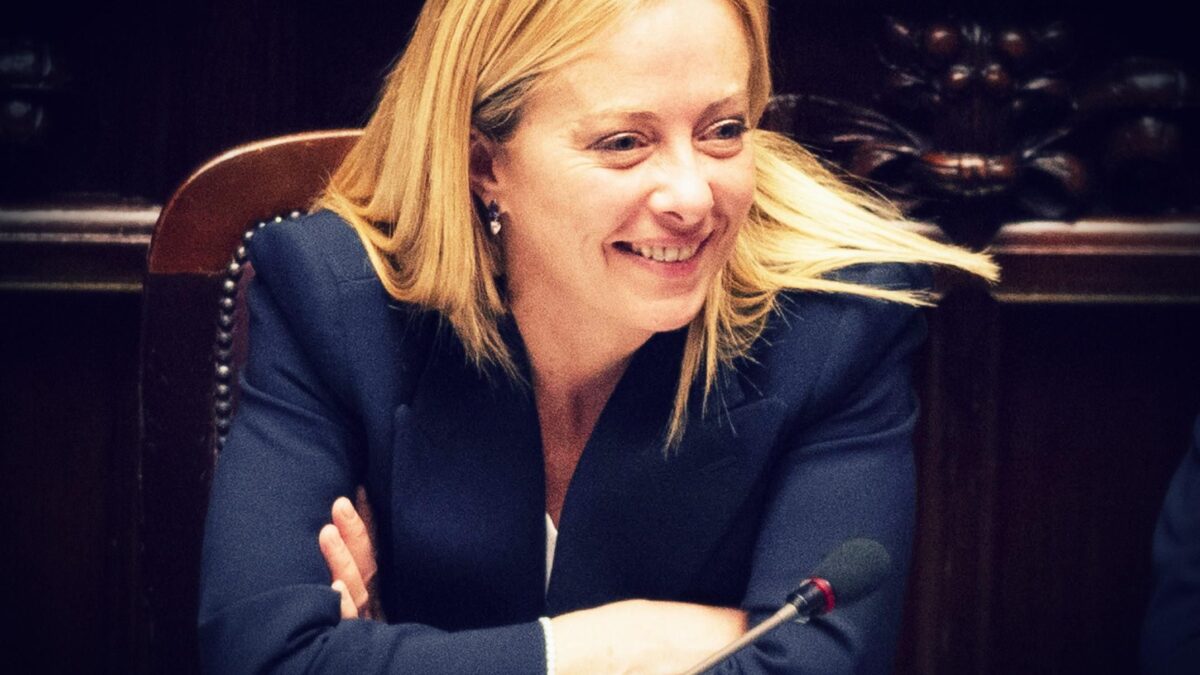 È brava, anzi no. I media progressisti vanno in tilt davanti alla Meloni