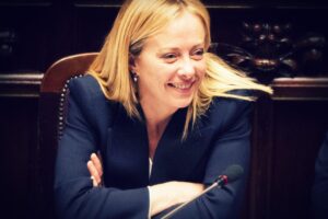 È brava, anzi no. I media progressisti vanno in tilt davanti alla Meloni