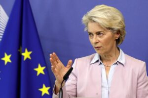 Ursula va in Grecia e il marito incassa 32 milioni da Atene
