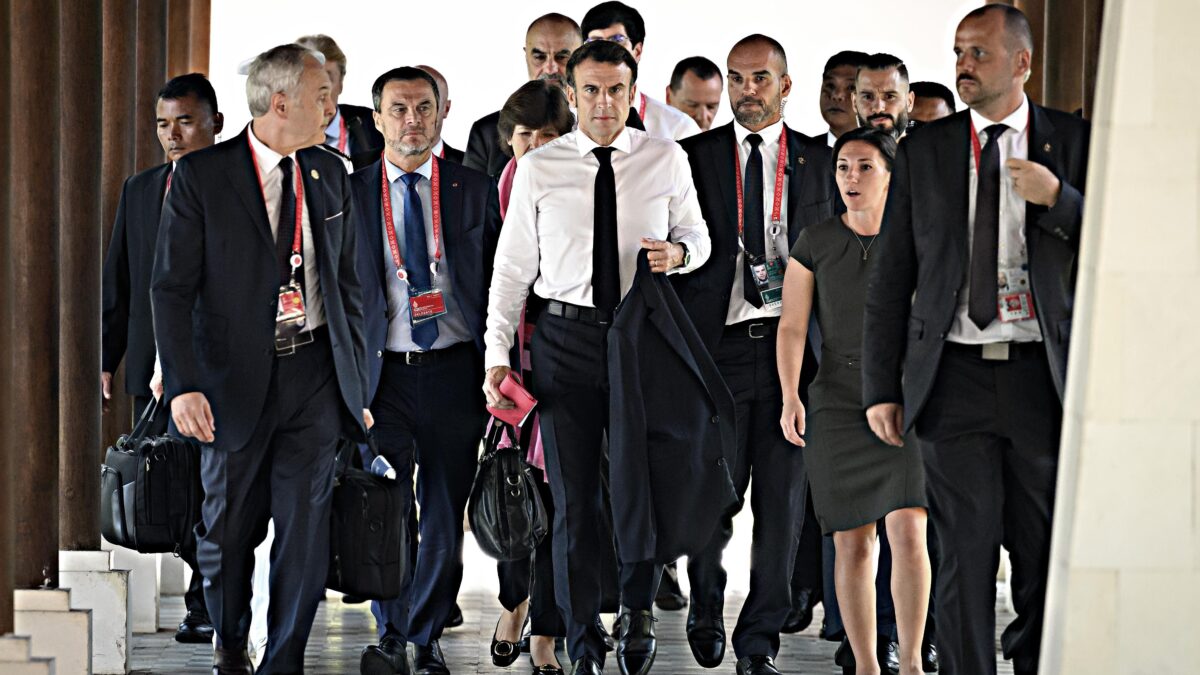 Parigi mette le mani sul futuro industriale Ue
