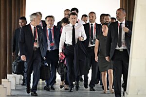 Parigi mette le mani sul futuro industriale Ue