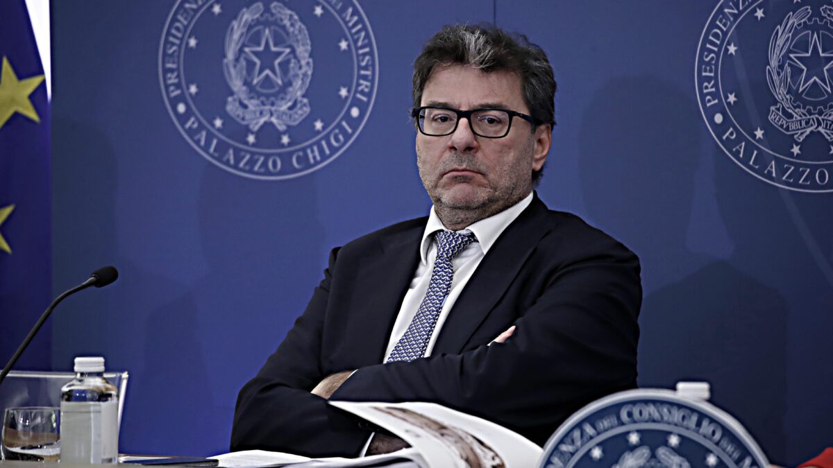 Manovra, scommessa sugli extraprofitti: obiettivo 2,6 miliardi