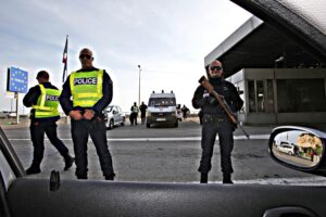 Non prendiamo lezioni di umanità da Parigi