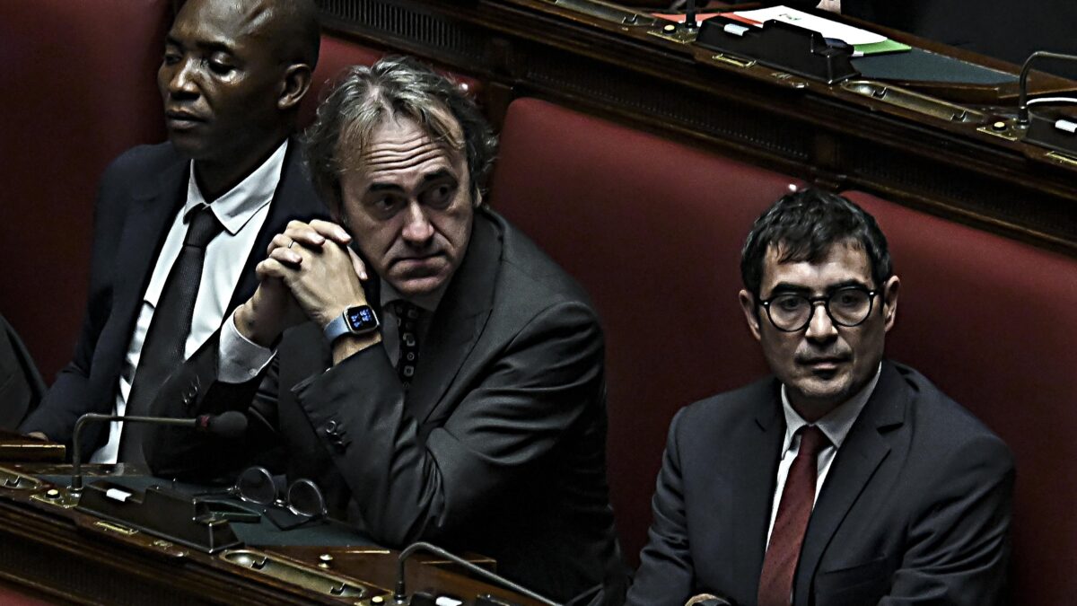Il deputato si sospende dal gruppo. Va in frantumi l’alleanza Verdi-Si