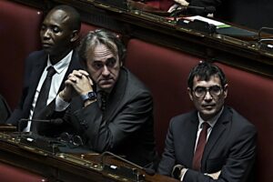 Il deputato si sospende dal gruppo. Va in frantumi l’alleanza Verdi-Si