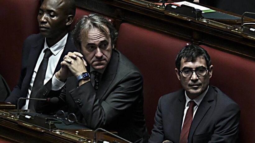 Il deputato si sospende dal gruppo. Va in frantumi l’alleanza Verdi-Si