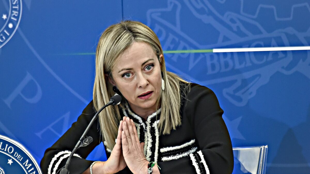 Meloni ai francesi: «Reazione aggressiva e ingiustificata. Isoliamo gli scafisti»