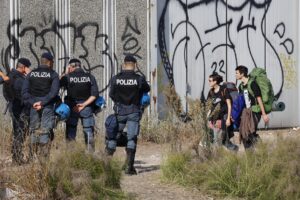 I talebani sanitari ora sono diventati i paladini dei rave
