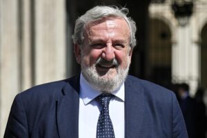 I nuovi Masaniello sfidano la Meloni: «Sui dottori no vax non si cambia»
