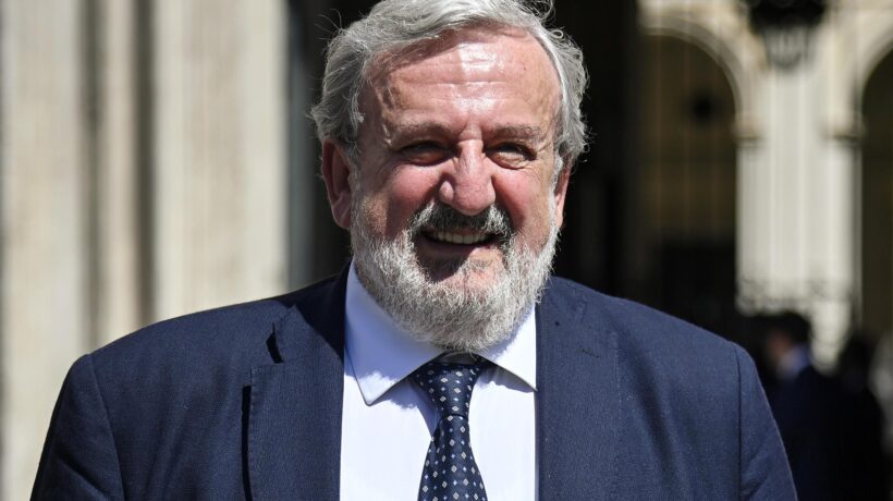 I nuovi Masaniello sfidano la Meloni: «Sui dottori no vax non si cambia»
