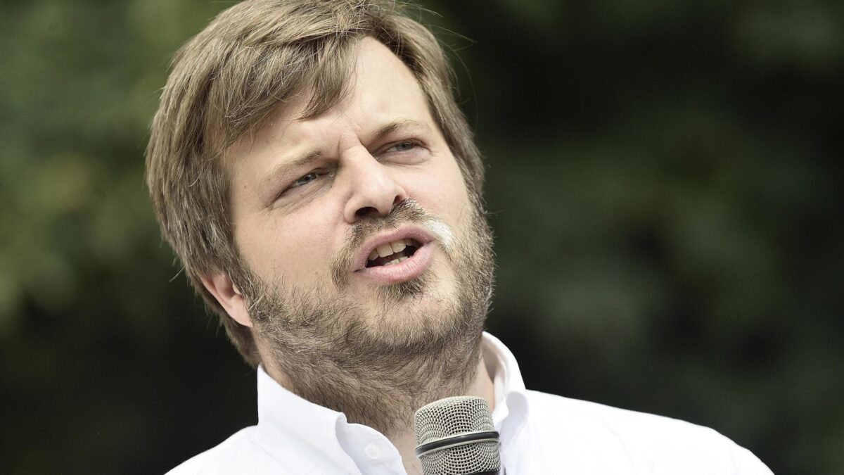 Il candidato al Pirellone pronto alla rivoluzione dalla villa sul lago di Como