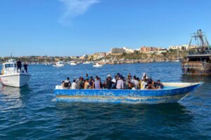 Si è rotto il giocattolo. Gestire i migranti (rispettando le leggi) non conviene più