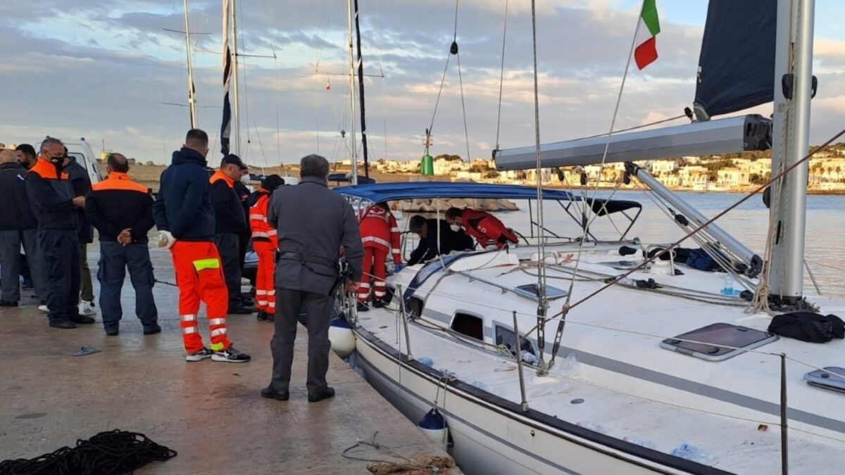 In una notte sbarcati in 249: più dell’intera Ocean Viking. Doppio blitz, presi 9 scafisti