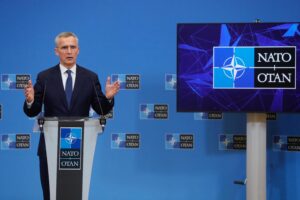 L’allarme della Nato: «Con la guerra in Ucraina mancano le munizioni»