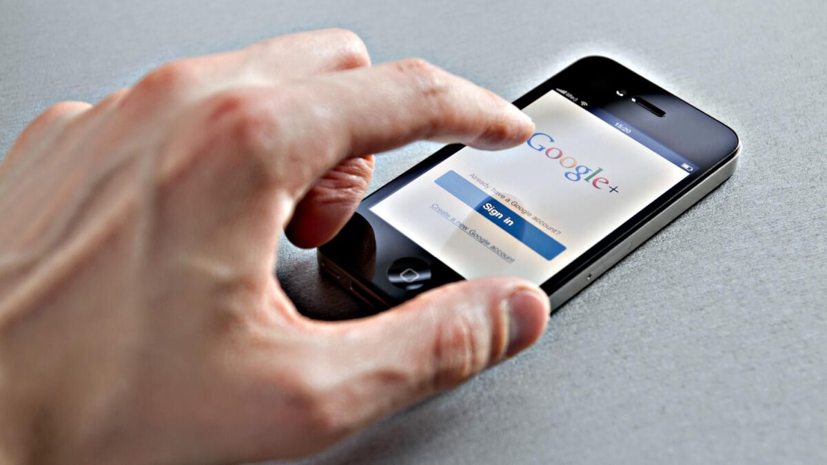 «Smartphone spiati grazie a Google»