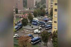 Sgomberata la favela rom di Milano