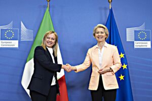 Immigrati, la Meloni cambia verso: «La priorità è la difesa dei confini»