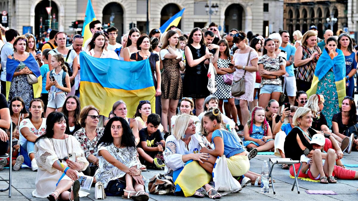Le piazze a favore della pace si fan la guerra