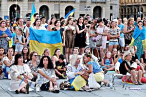 Le piazze a favore della pace si fan la guerra