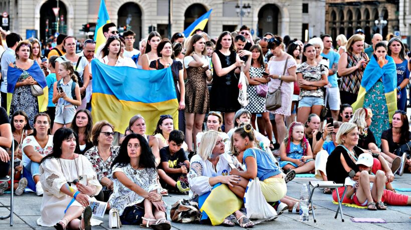 Le piazze a favore della pace si fan la guerra