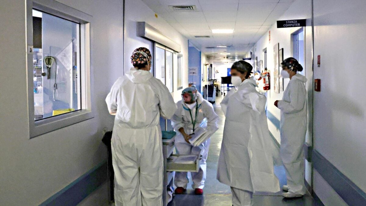 Intoppi tecnici e soldi per i rimborsi: governo al palo sulle multe ai no vax