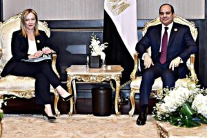 Incontro del disgelo tra Meloni e Al Sisi. Su Libia e immigrati si torna a trattare