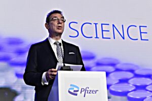 Nuovo affare di Pfizer. Il vaccino che cura gli effetti del vaccino
