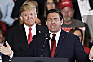DeSantis trionfa, Trump lo minaccia. L’elefantino è dentro una cristalleria
