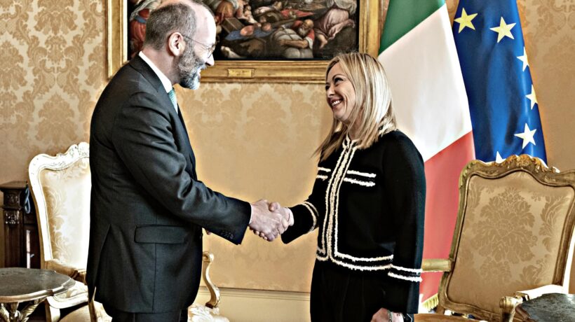 Adesso è Macron a essere rimasto da solo