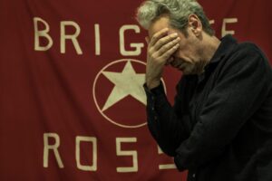 Un buon Gifuni-Moro, ma la verità storica finisce sacrificata in nome dell’ideologia