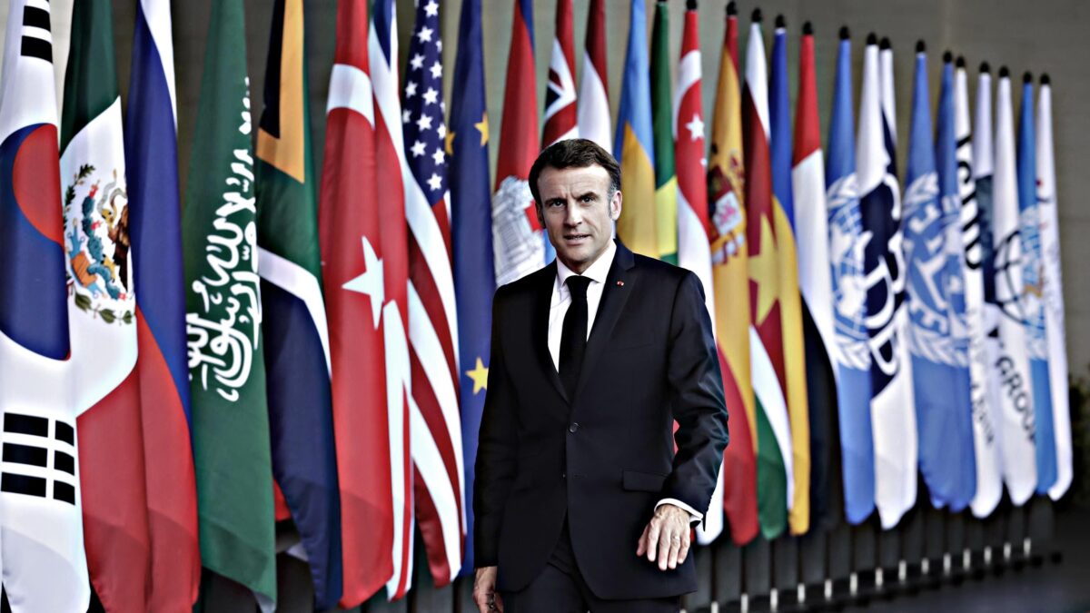 La nuova legge di Macron: limitazioni allo ius soli ed espulsioni più veloci