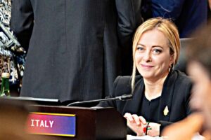 Al G20 la Meloni non ne sbaglia una: patto con Biden e invito a Pechino