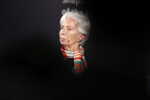 La nuova stretta Bce: «Venderemo i bond, altri rialzi dei tassi»