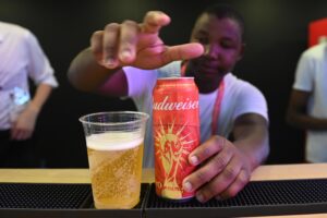 Il Qatar mette il velo pure alla birra. Non sarà venduta durante i Mondiali