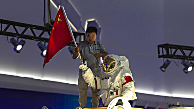 La Cina sfida gli Usa. Progetta una base nucleare sulla Luna entro il 2028