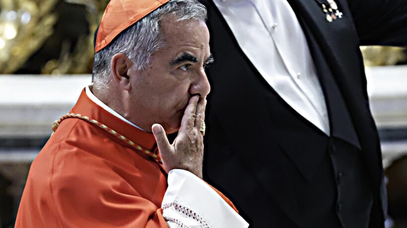 Becciu in chat: «Il Papa vuole la mia morte»