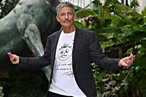 Fiorello, macumba Rai 2: «Chi la tocca muore»