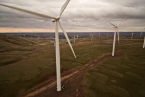 Sole e vento: quante balle sull’energia pulita