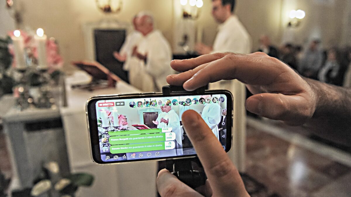 Meta oscura la messa: «Viola i diritti Fifa»