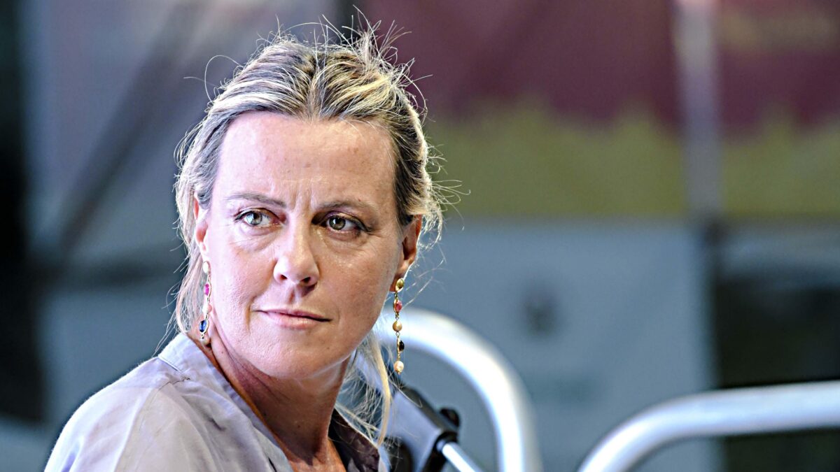 Lorenzin dalla Salute all’innamoramento per i piani di Sanofi. Tutto regolare?