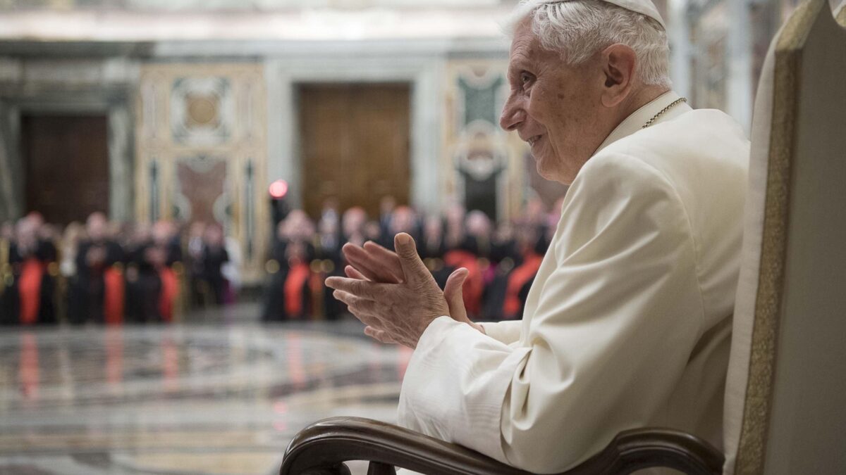 Ci lascia Benedetto XVI, il Papa che santifica la vita