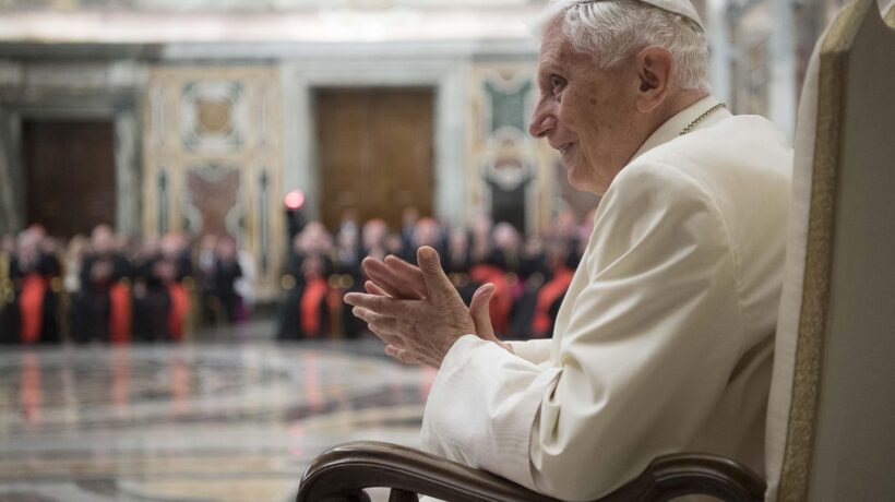 Ci lascia Benedetto XVI, il Papa che santifica la vita