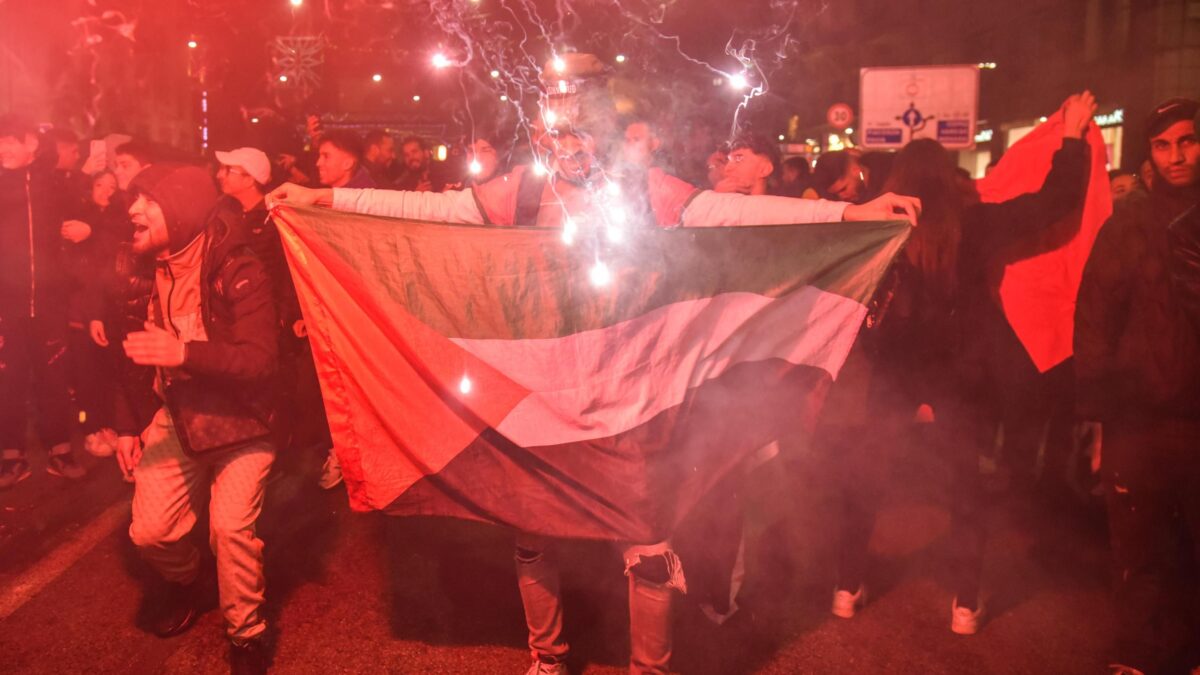 Marocco semifinalista al Mondiale. A Milano volano le coltellate