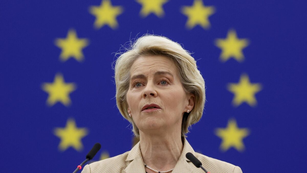 L’eurocrate che siglò i contratti segreti sui vaccini ora invoca la «trasparenza»