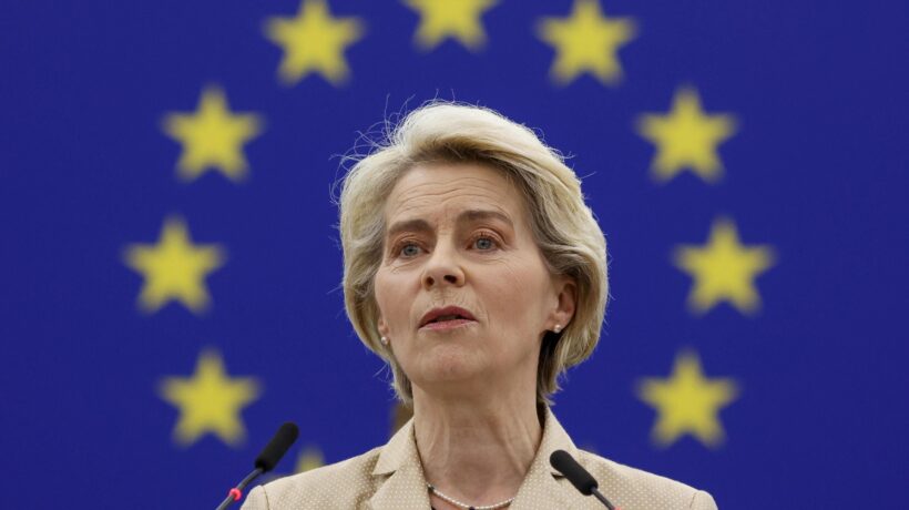 L’eurocrate che siglò i contratti segreti sui vaccini ora invoca la «trasparenza»